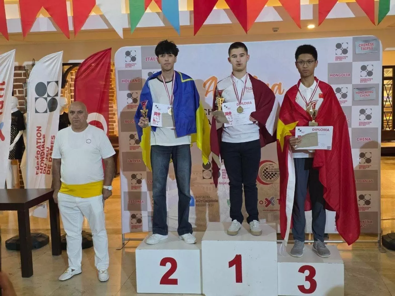 Юний спортсмен з Миколаївщини став срібним призером чемпіонату світу з шашок-100. Фото: Миколаївська ОВА