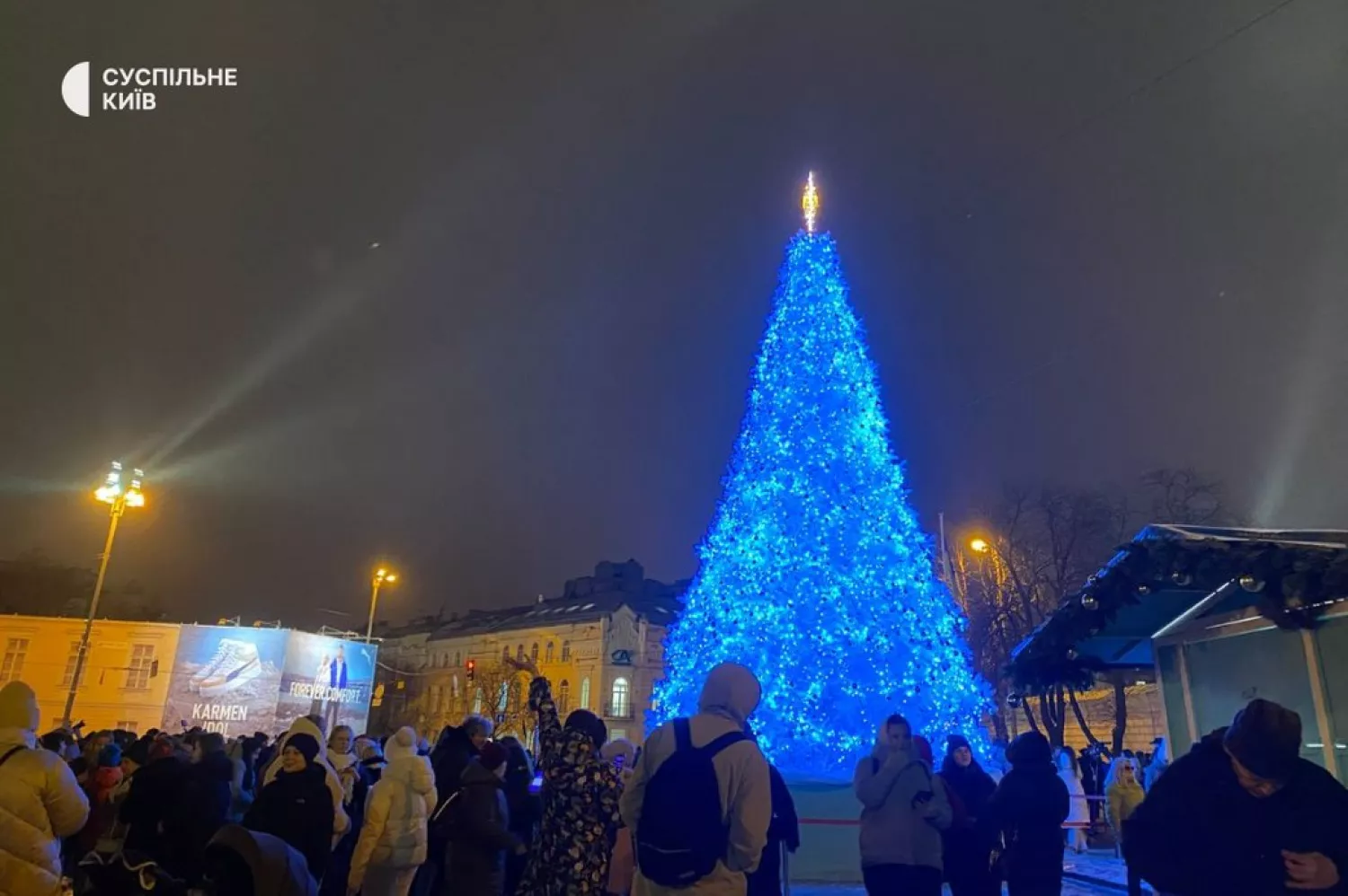 Новорічна ялинка на Софійській площі у Києві, 6 грудня 2024 року. Фото: Суспільне