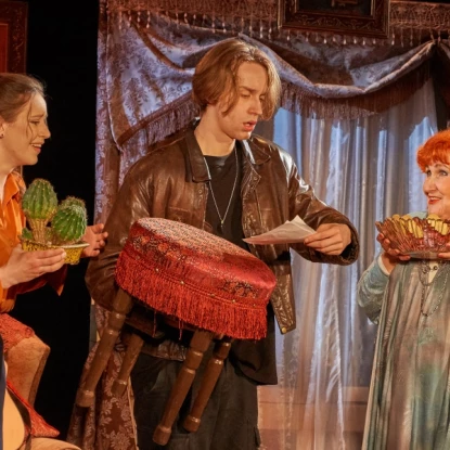 Самотня та ексцентрична дама. Фото: Академічний український театр