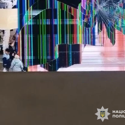 Підліток розбив монітор в модульному укритті в Миколаєві. Фото: Нацполіція