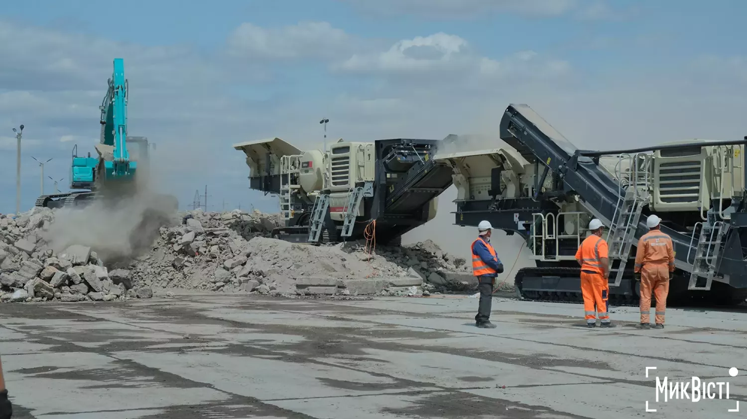 JICA та ПРООН допомогли Миколаєві технікою для нового майданчика з переробки відходів руйнувань. Фото: «МикВісті»