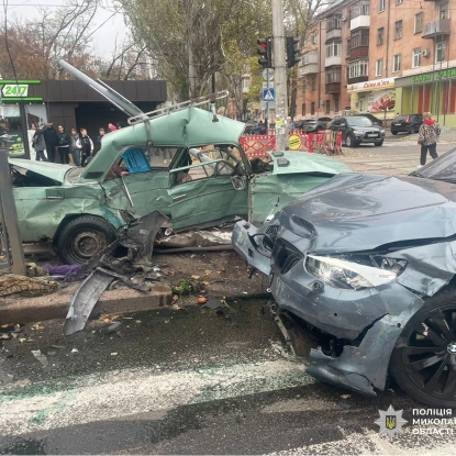 Аварія на проспекті Богоявленському у Миколаєві. Фото: ГУНП Миколаївщини