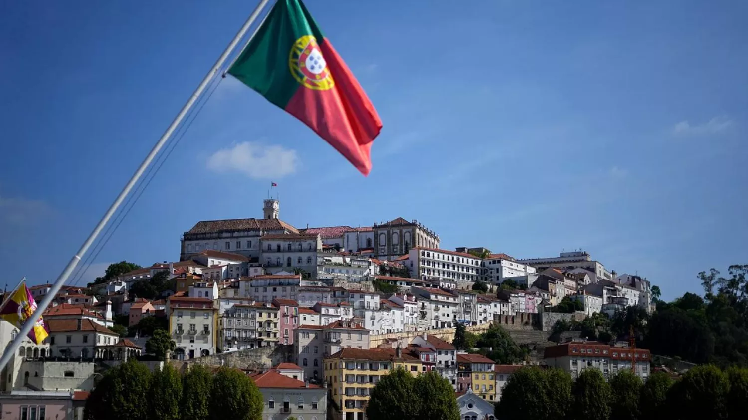 Португалія скасувала захист білорусам, які втекли з України через війну. Фото: AP Photo