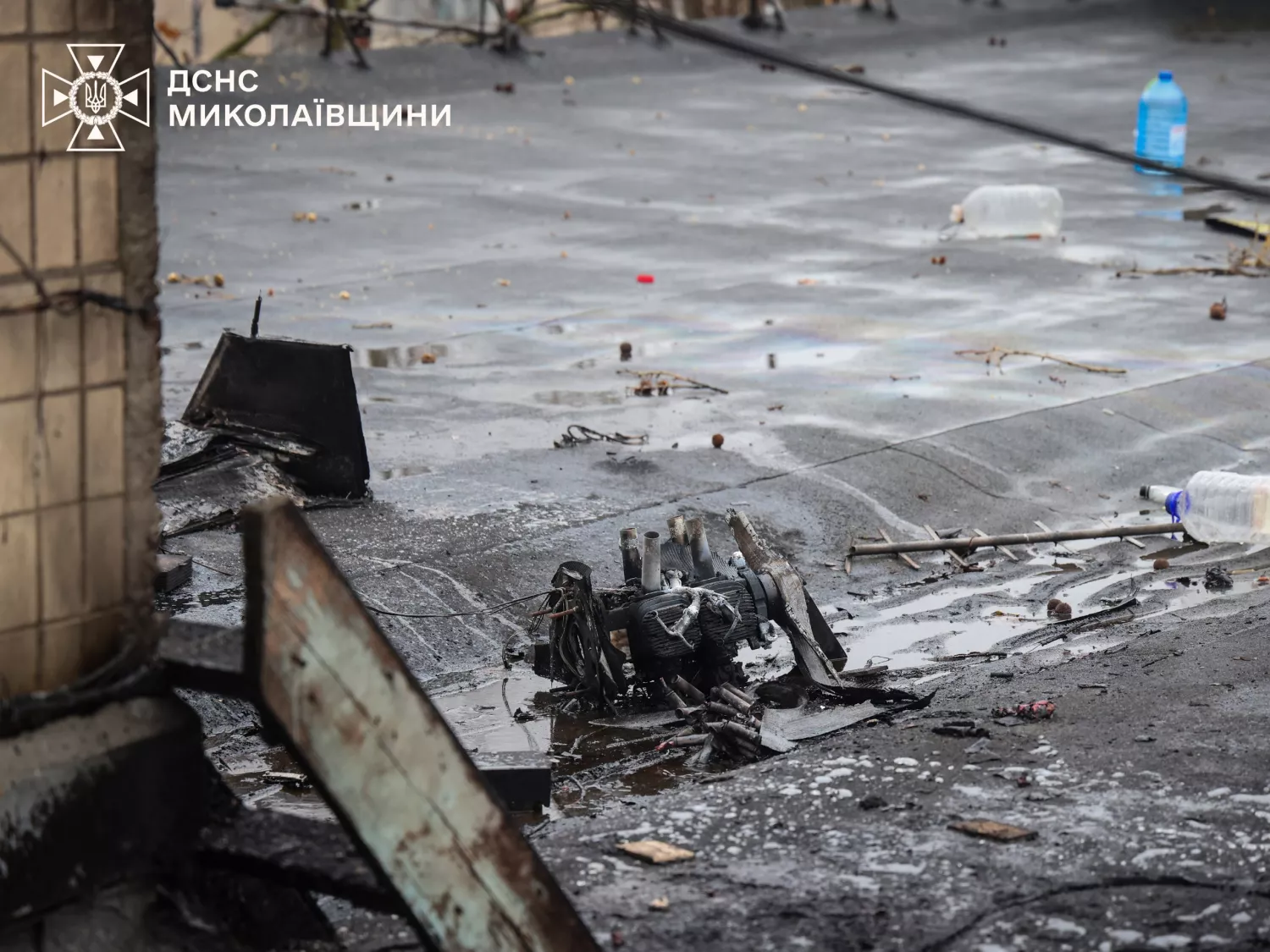 Шахед, який впав на багатоперхівку у Миколаєві. Фото: ДСНС Миколаївщини