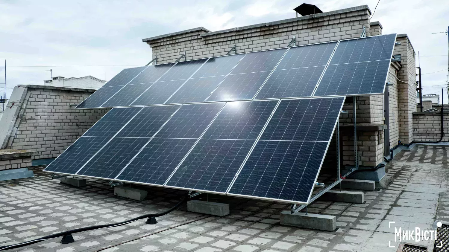 Сонячні електростанції на даху будинку у Миколаєві. Ілюстративне фото: «NikVesti»