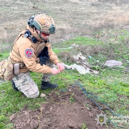 У Миколаєві затримали чоловіка, який зберігав гранатомет у гаражі. Фото: Нацполіція Миколаївщини