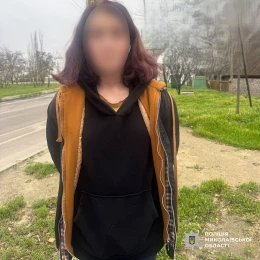 Жінку підозрюють у підпалах двох вантажівок у Миколаєві. Фото: Нацполіція Миколаївщини