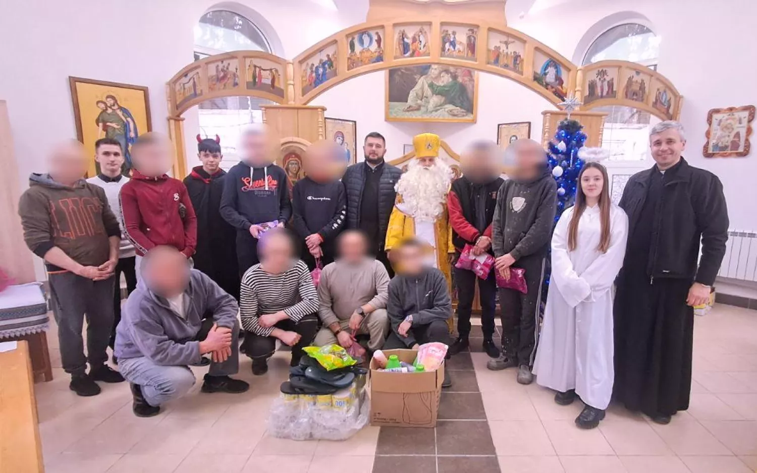 На Тернопільщині до в’язнів Чортківської колонії завітав Святий Миколай. Фото: Чортківський УПВ 26