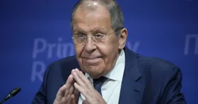 Лавров заявив, що Росія «не планує нападати на Європу» та пропонує письмові гарантії. Фото: Associated Press