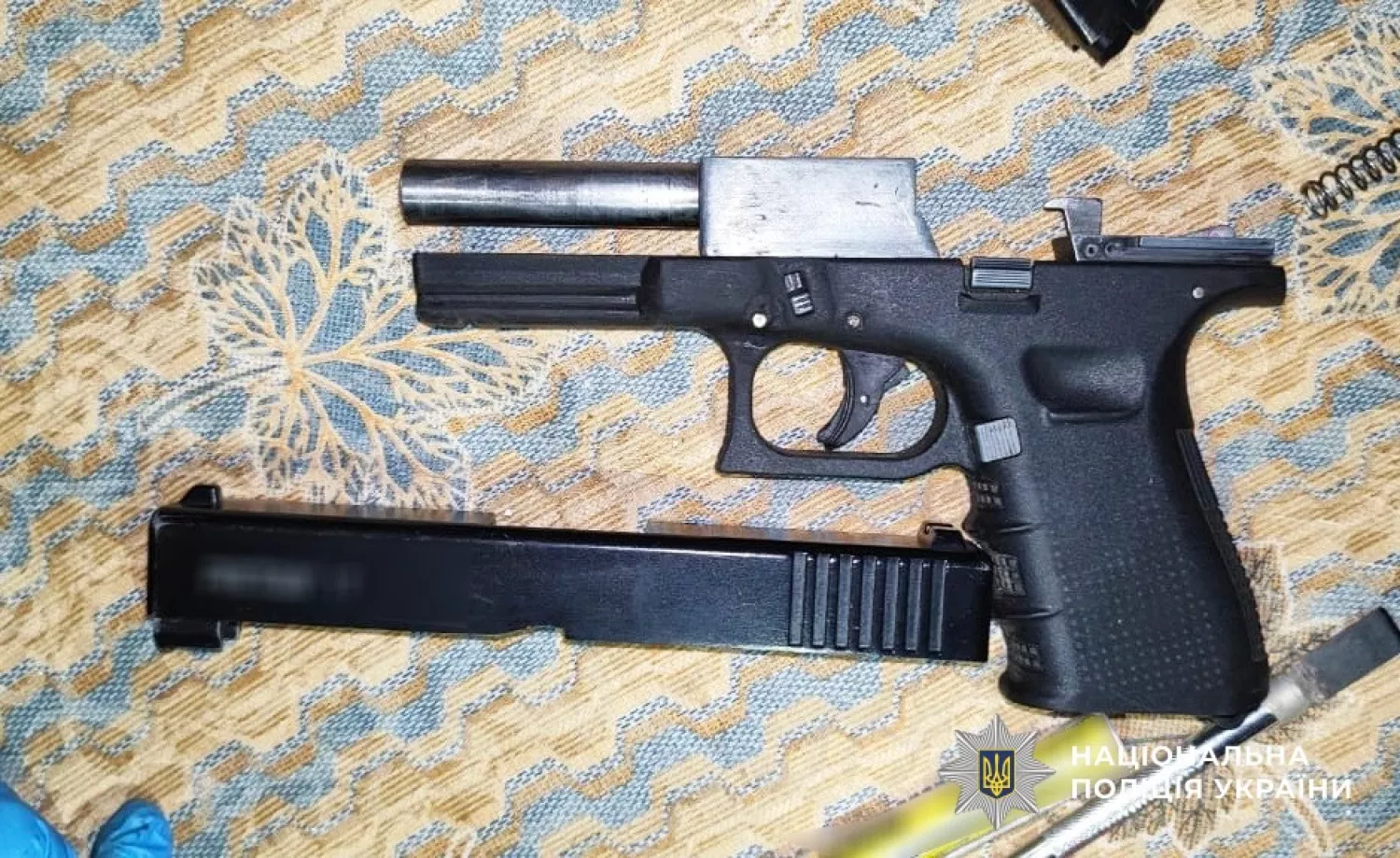 У Первомайську затримали двох підозрюваних у збуті наркотиків та психотропів. Фото: Поліція Миколаївщини