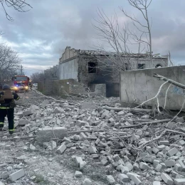 Наслідки російської атаки на Миколаїв 13 грудня. Фото: Миколаївська обласна прокуратура