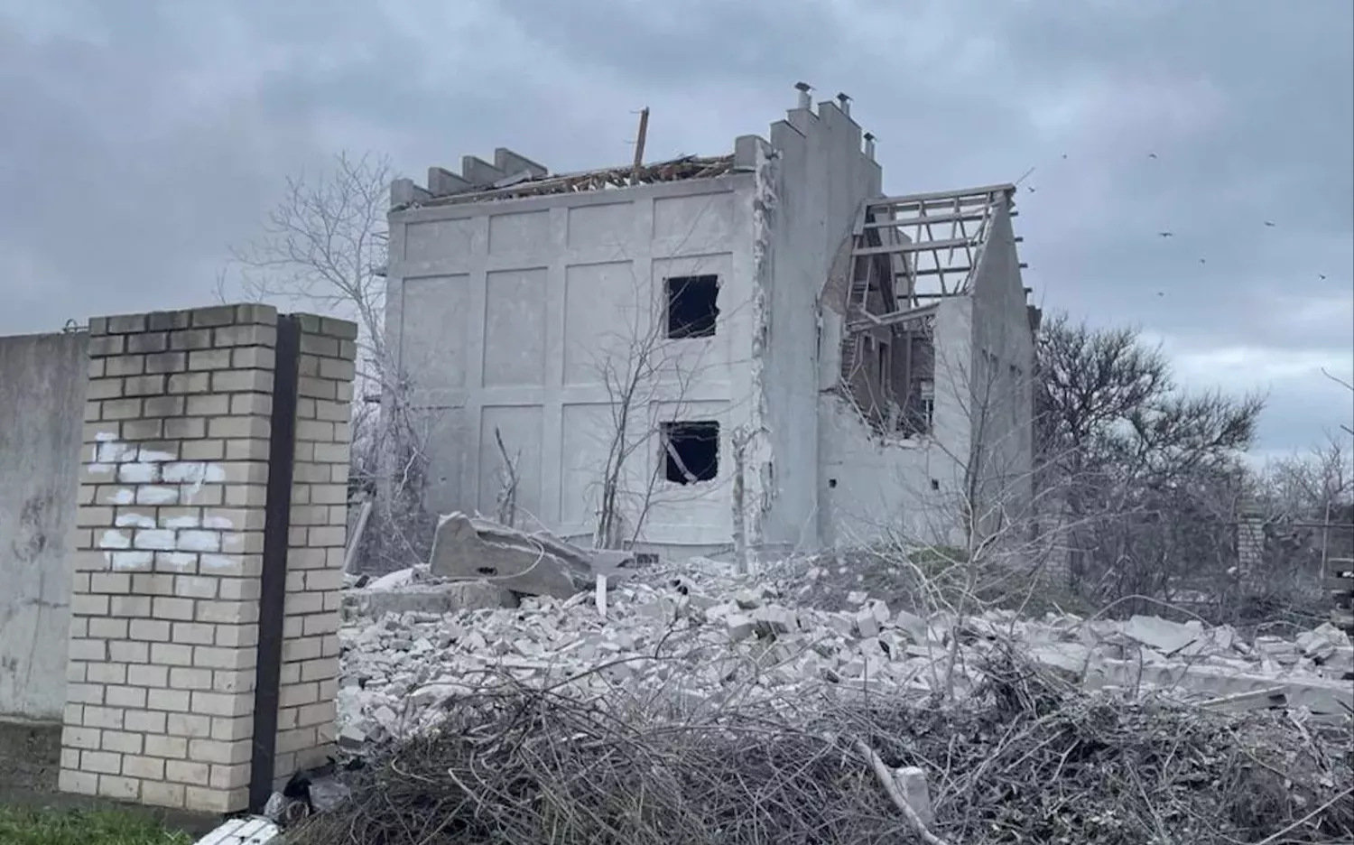 Наслідки російської атаки на Миколаїв 13 грудня. Фото: Миколаївська обласна прокуратура