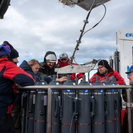 Український криголам «Ноосфера» вперше розпочав роботу за Південним полярним колом. Фото: Національний антарктичний науковий центр