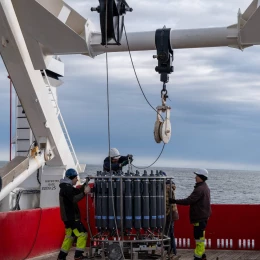 Український криголам «Ноосфера» вперше розпочав роботу за Південним полярним колом. Фото: Національний антарктичний науковий центр