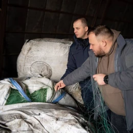 Французькі партнери передали Херсону 200 км сіток для посилення антидронового захисту. Фото: Херсонська МВА