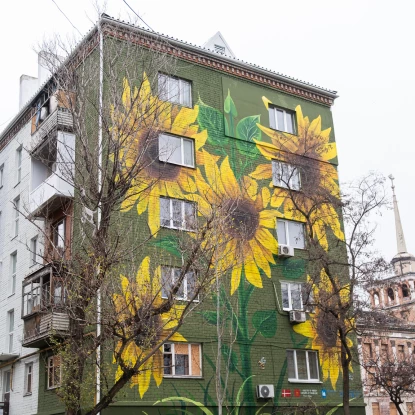 Мурал зʼявився на будинку по вулиці Адміральська, 36. Фото: МикВісті