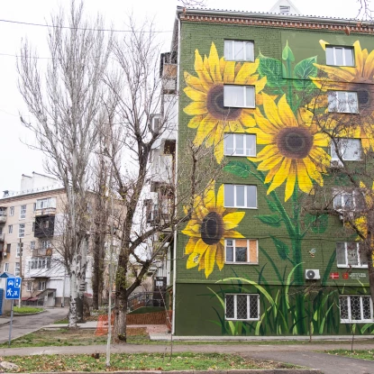 Мурал зʼявився на будинку по вулиці Адміральська, 36. Фото: МикВісті