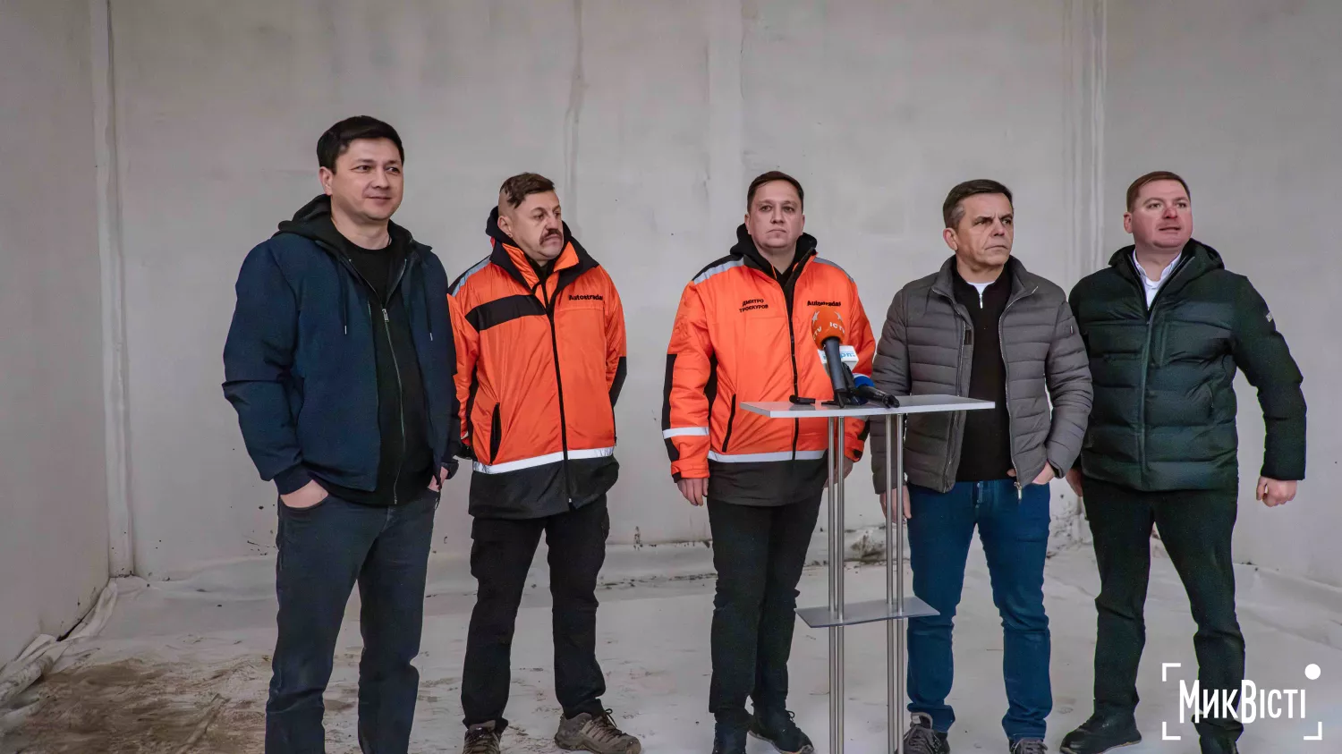 Брифінг за участі голови Держагенства відновлення Сергія Сухомлина, очільника Миколаївської ОВА Віталія Кіма та представників компанії «Автострада», фото «МикВісті»