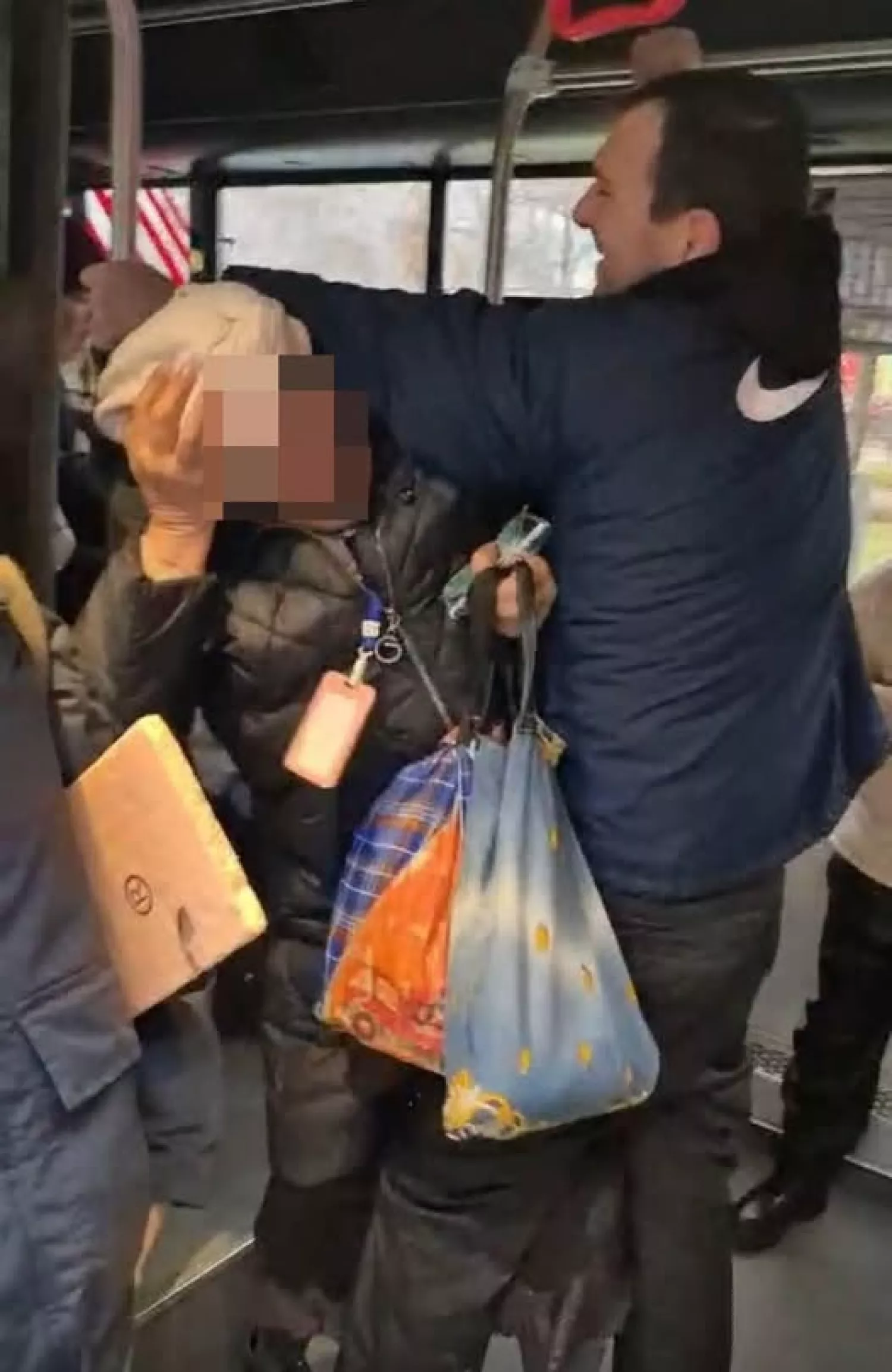 У Миколаєві у міському автобусі п'яний пасажир напав на контролерку. КП &laquo;Миколаївпастранс&raquo;