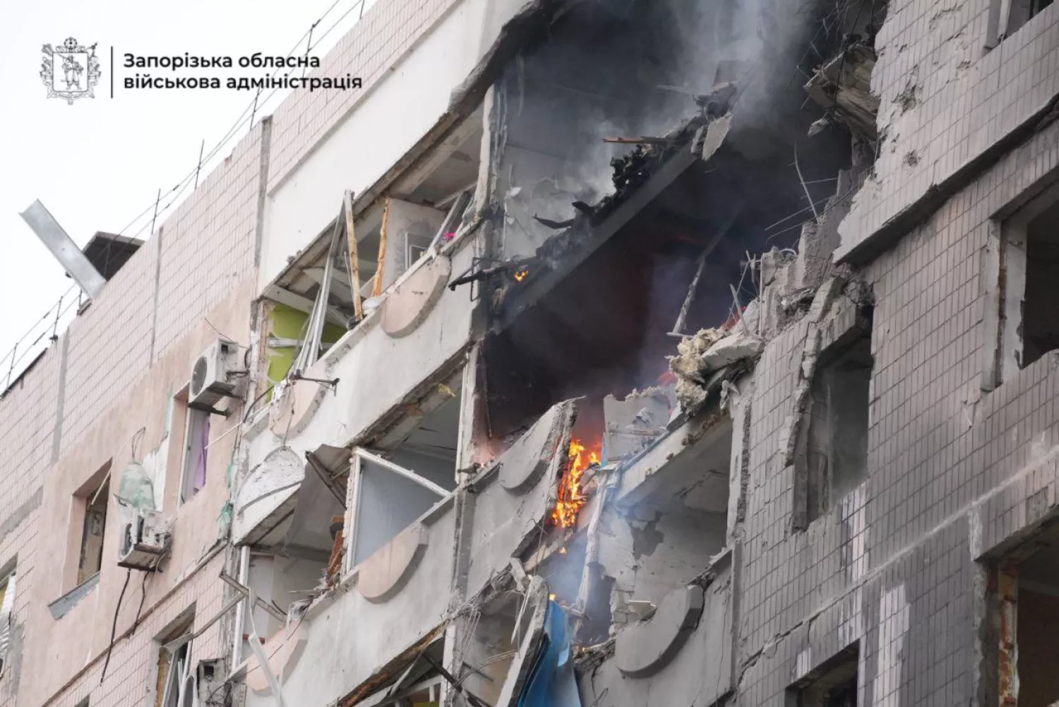 Наслідки обстрілу Запоріжжя, 17 грудня 2025 року. Фото: Запорізька ОВА