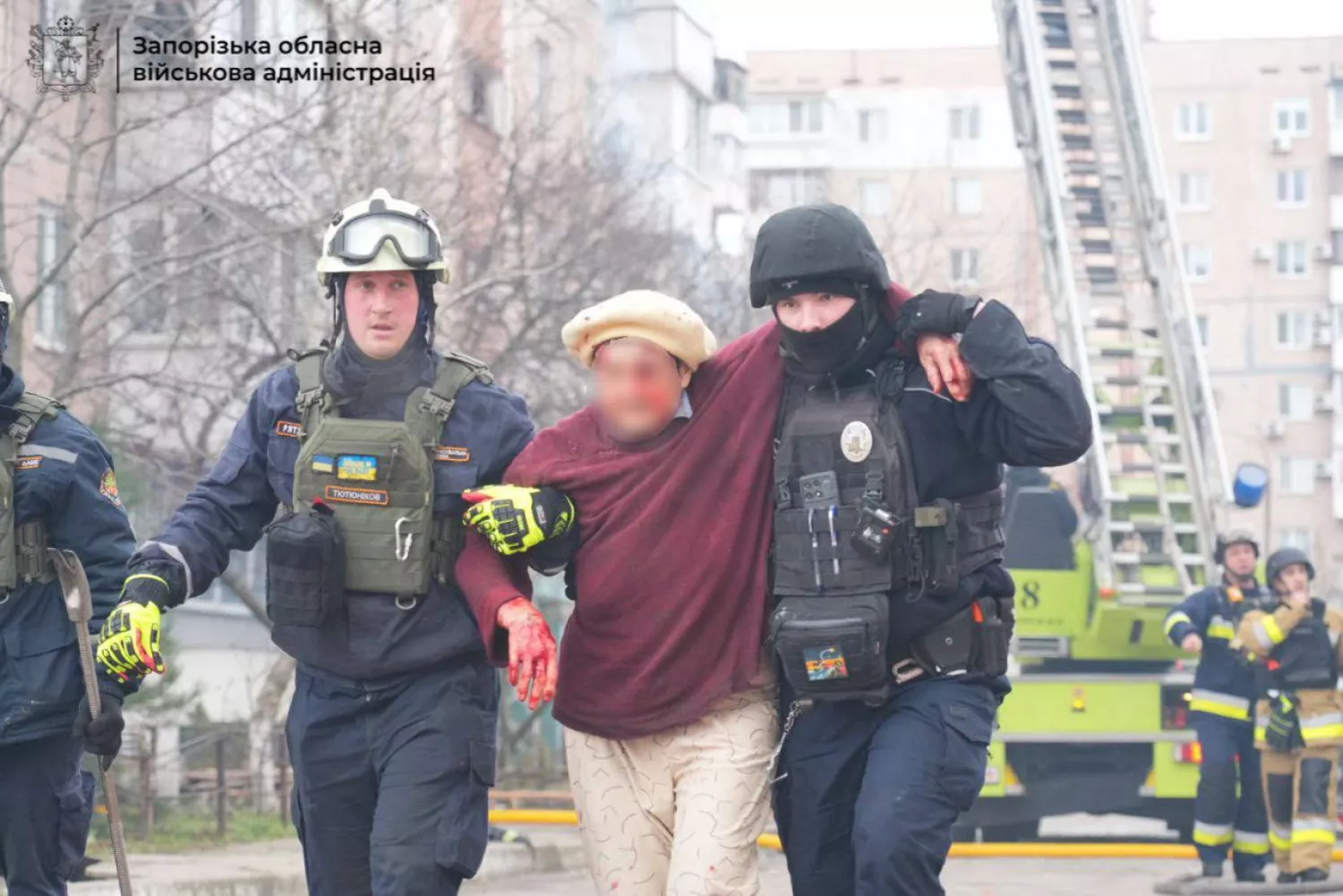 Наслідки обстрілу Запоріжжя, 17 грудня 2025 року. Фото: Запорізька ОВА