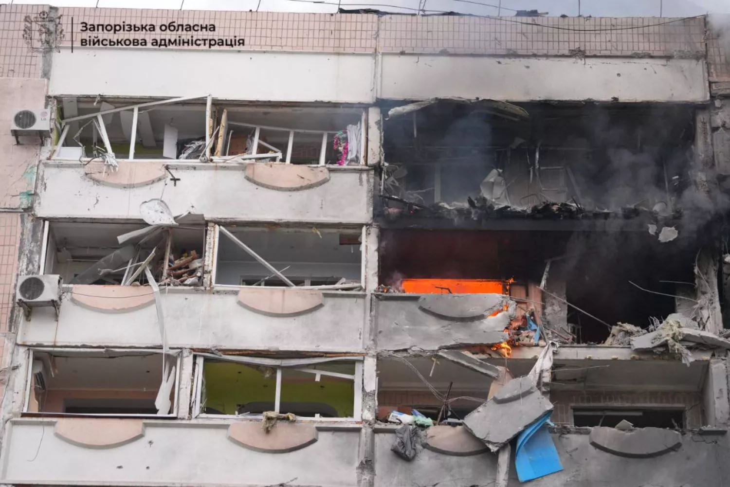 Наслідки обстрілу Запоріжжя, 17 грудня 2025 року. Фото: Запорізька ОВА