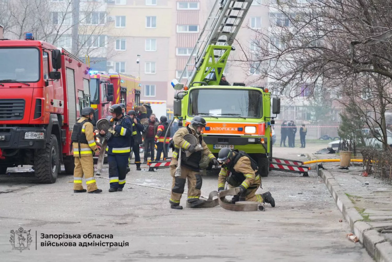 Наслідки обстрілу Запоріжжя, 17 грудня 2025 року. Фото: Запорізька ОВА
