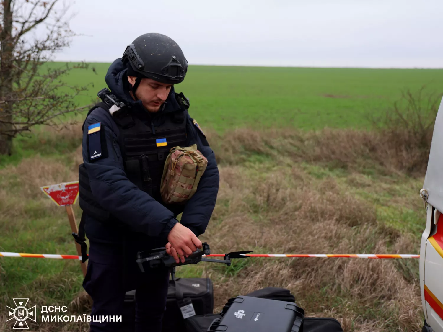 Сапери розміновують сільгоспполя на Миколаївщині. Фото: ДСНС