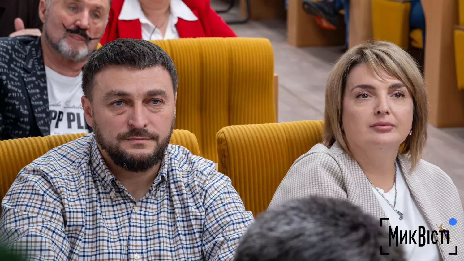 Депутати від партії «Слуга народу» Іван Кухта та Ірина Шабільянова. Фото: МикВісті