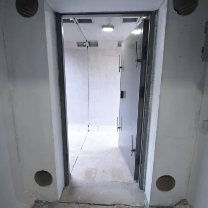 Перше мобільне укриття встановлене в Києві. Фото: Тимур Ткаченко, Facebook