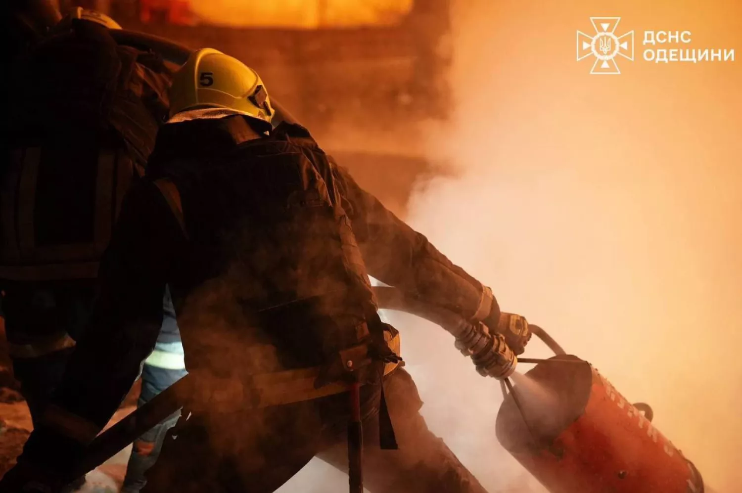 Наслідки обстрілу Одеси 19 грудня. Фото: ДСНС Одещини