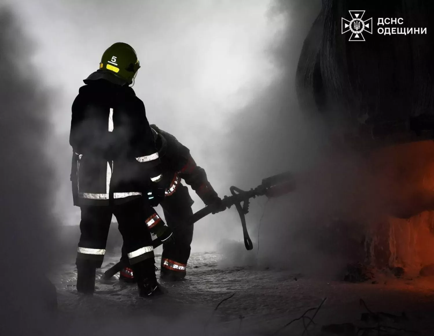 Наслідки обстрілу Одеси 19 грудня. Фото: ДСНС Одещини