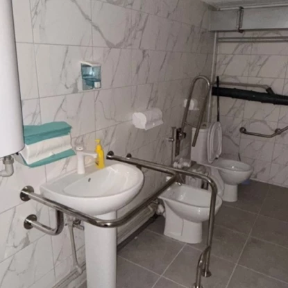 Укриття в миколаївських садочках і училищі недоступні для маломобільних людей. Фото: Представництво Уповноваженого Верховної Ради України з прав людини