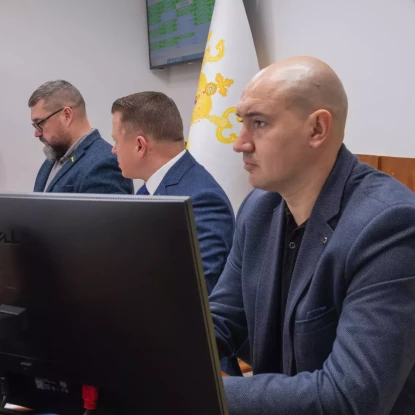 Засідання сесії Миколаївської обласної ради. Фото: НикВести