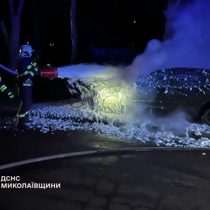 Пожежа авто у Миколаєві. Фото: ДСНС Миколаївщини