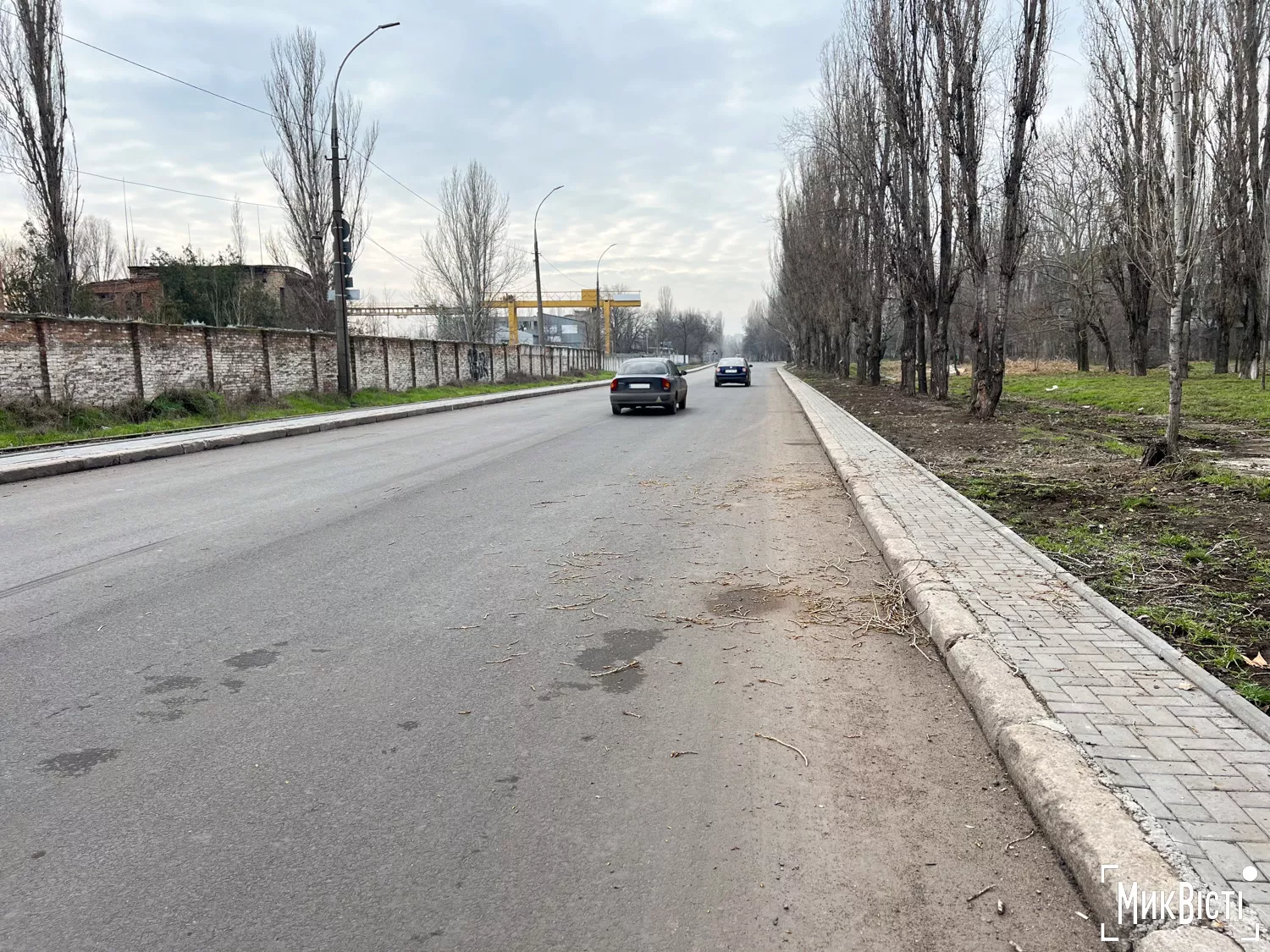 Відрізок дороги вздовж вулиці Індустріальної, від вулиці Євгена Логінова (колишня Крилова, — прим.) до Проєктної, 19 грудня 2025 року, фото «НикВести»