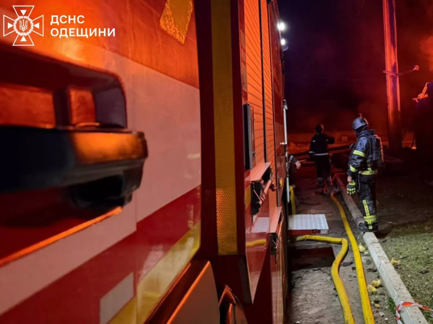 Росія вдарила по енергооб’єкту на Одещині 2 грудня. Фото: ДСНС Одеської області