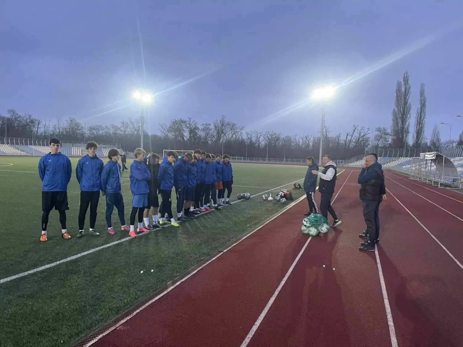 Управління спорту Миколаєва передали сім м’ячів для ДЮСШ, фото: Управління у справах фізичної культури і спорту ММР