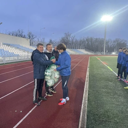 Управління спорту Миколаєва передали сім м’ячів для ДЮСШ, фото: Управління у справах фізичної культури і спорту ММР