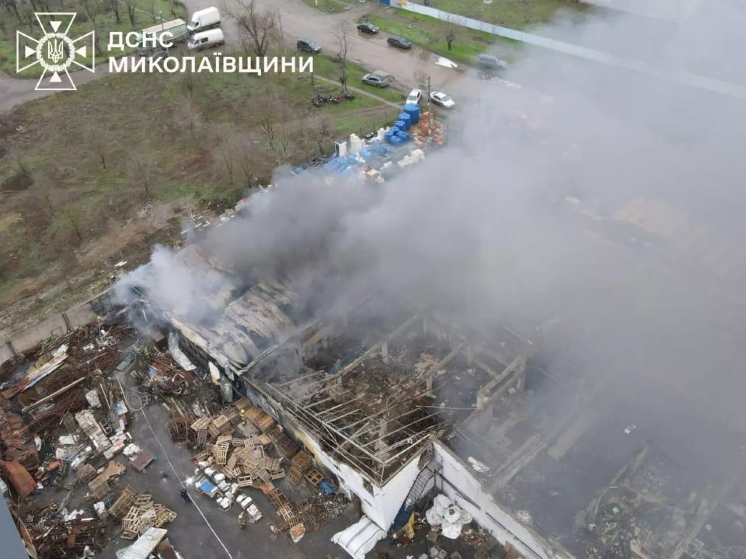 Наслідки пожежі на складі в Снігурівці 22 грудня. Фото: ДСНС