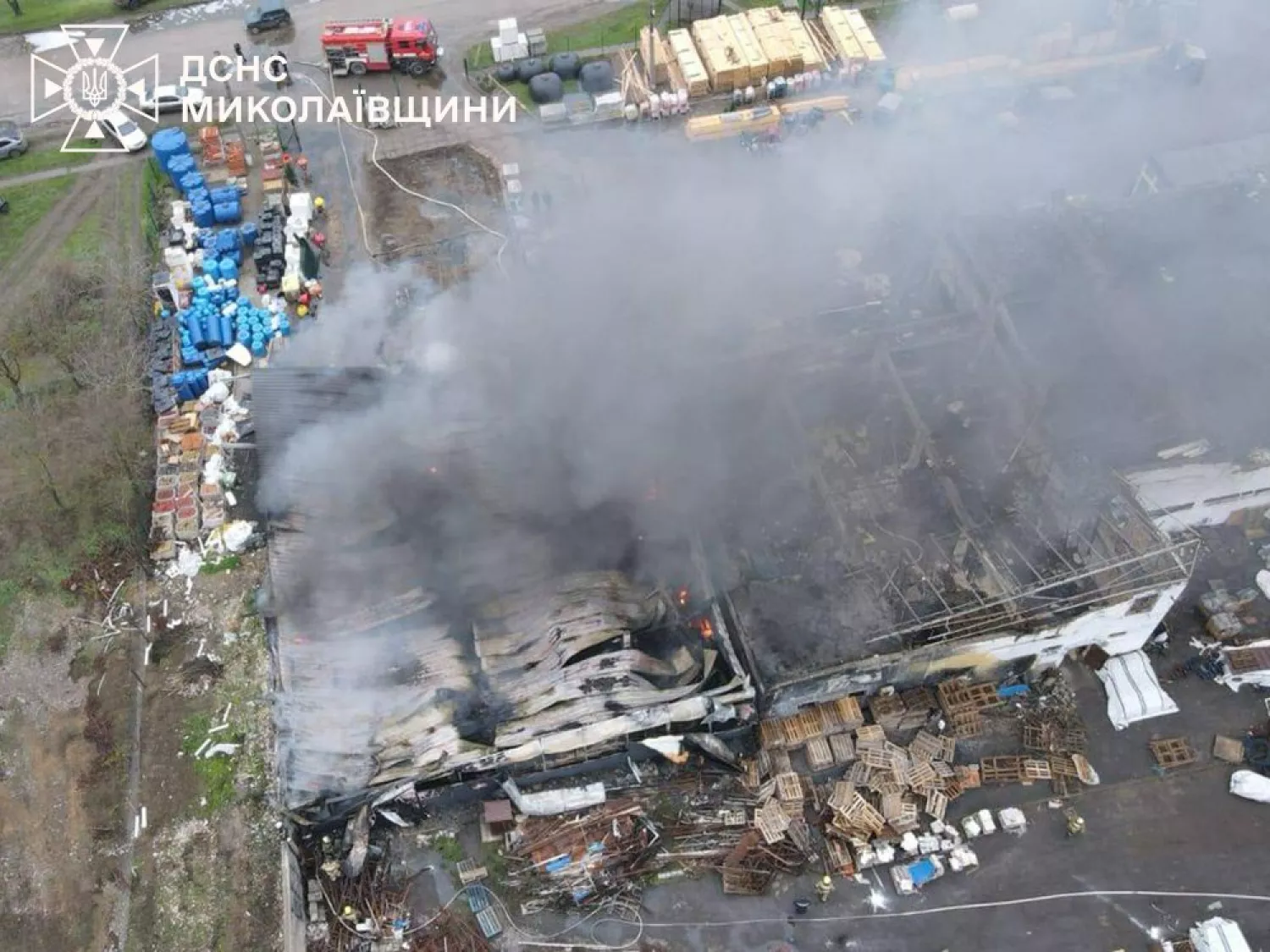 Наслідки пожежі на складі в Снігурівці 22 грудня. Фото: ДСНС