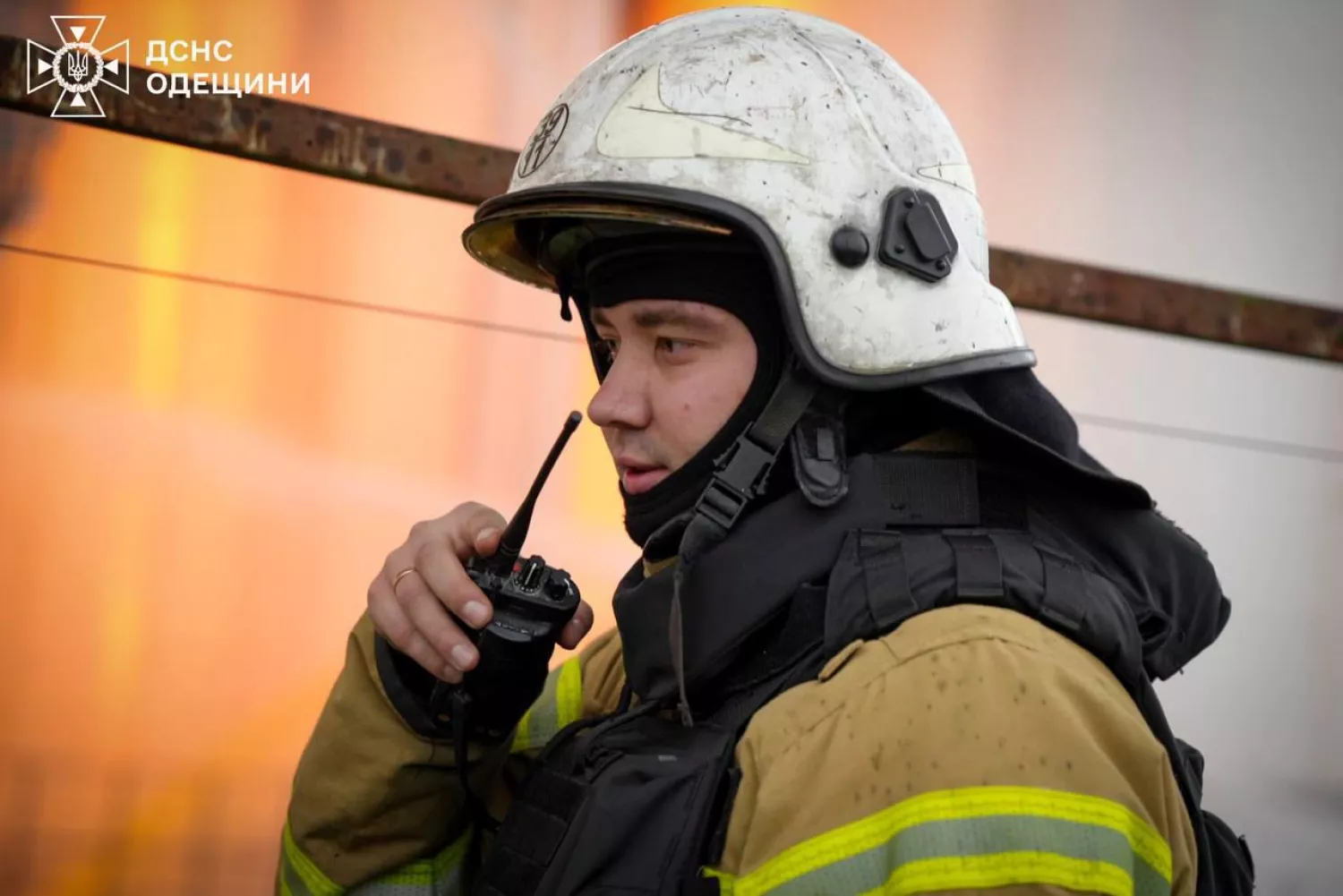 На Одещині рятувальники кілька діб гасили пожежу на підприємстві під російськими обстріламиНа Одещині рятувальники кілька діб гасили пожежу на підприємстві під російськими обстрілами. Фото: ГУ ДСНС в Одеській області