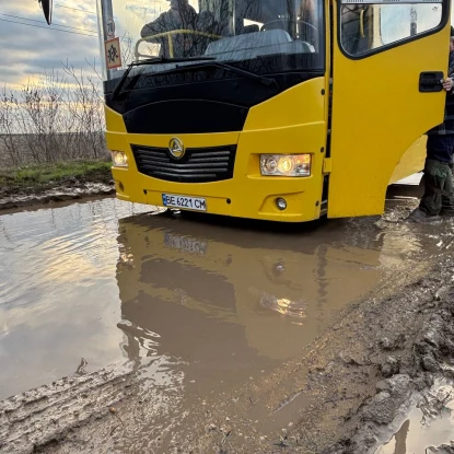 Дорога до школи, фото: НикВести/Аліна Вісленко