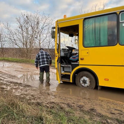 Дорога до школи, фото: НикВести/Аліна Вісленко