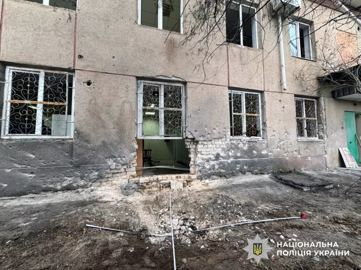 Наслідки обстрілу Херсонщини. Фото: поліція Херсонської області