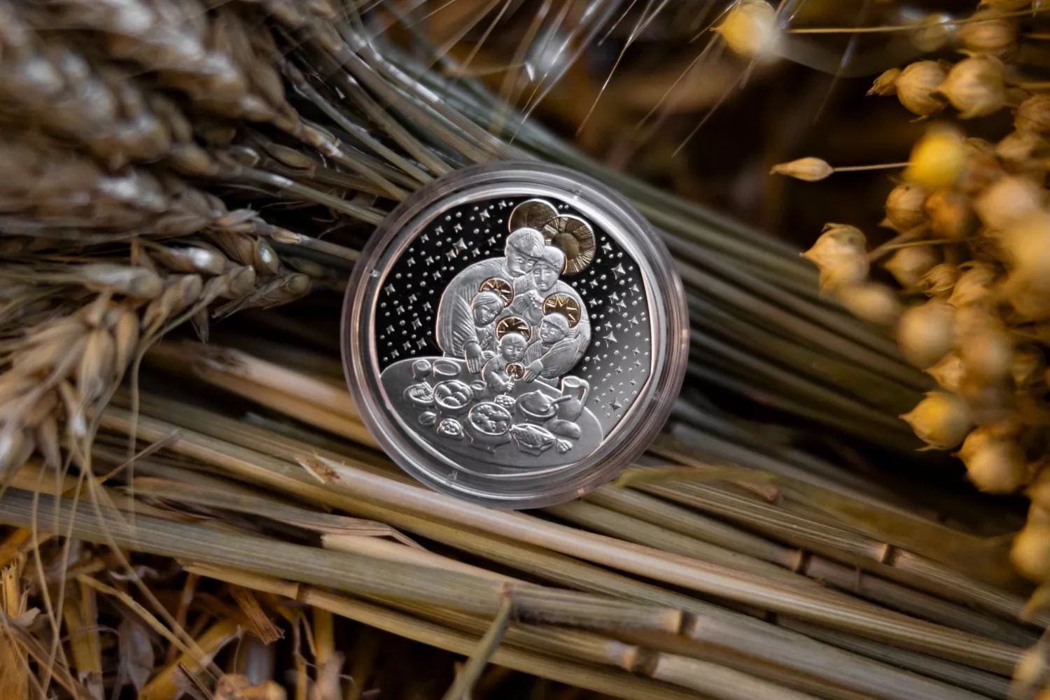 Нацбанк України випустив нову пам’ятну монету «Дух Різдва». Фото: НБУ