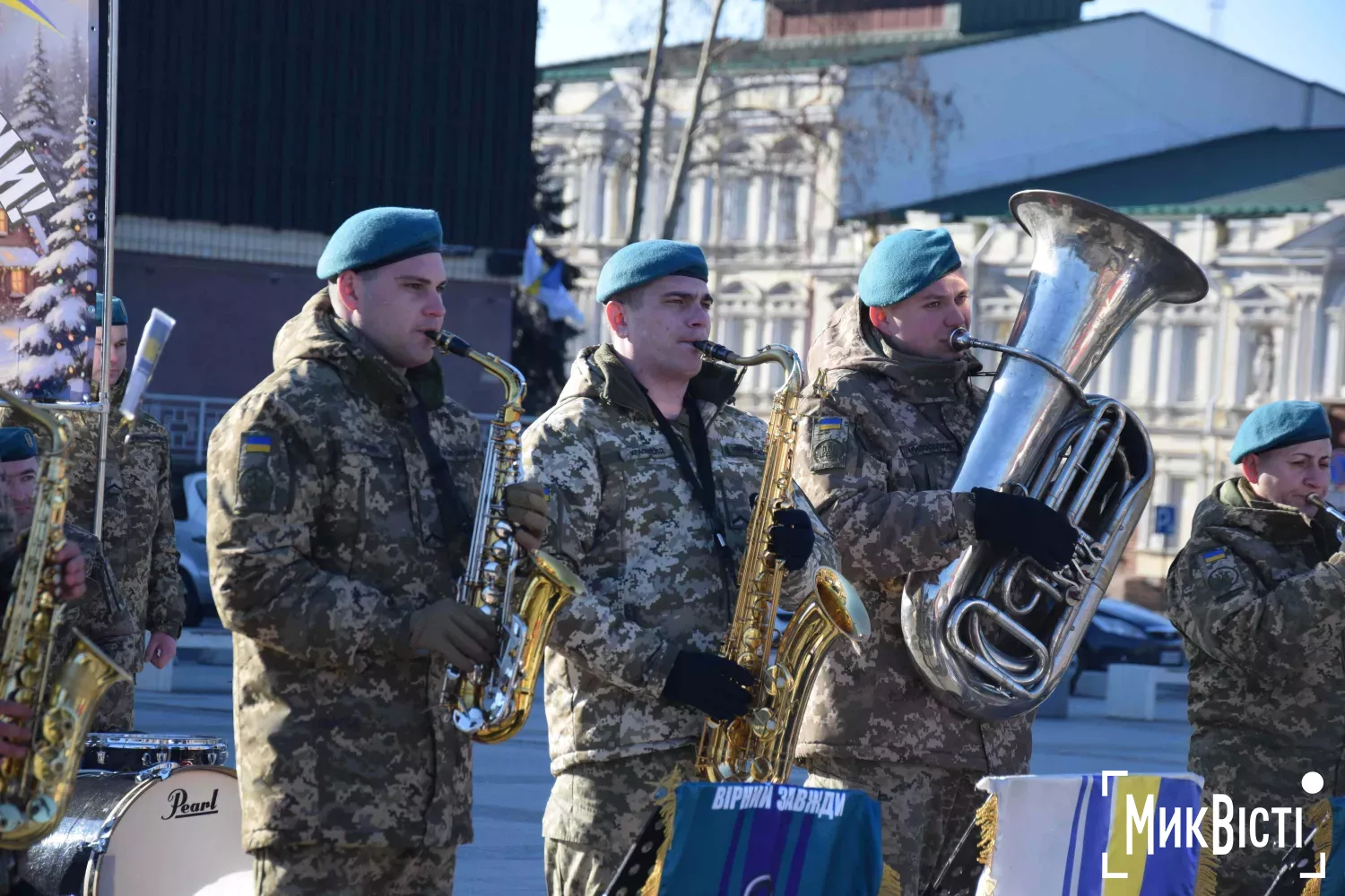 Миколаєвом на Різдво курсував святковий тролейбус із вертепом та колядками. Фото: НикВести
