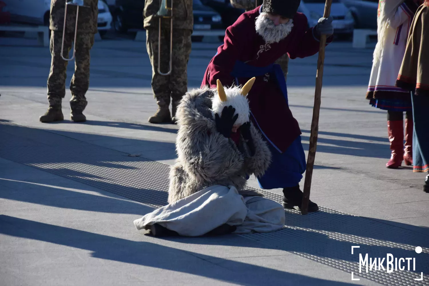 Миколаєвом на Різдво курсував святковий тролейбус із вертепом та колядками. Фото: НикВести