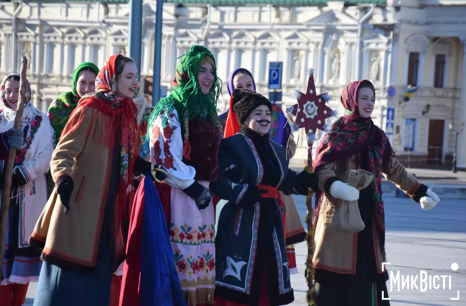 Миколаєвом на Різдво курсував святковий тролейбус із вертепом та колядками. Фото: НикВести