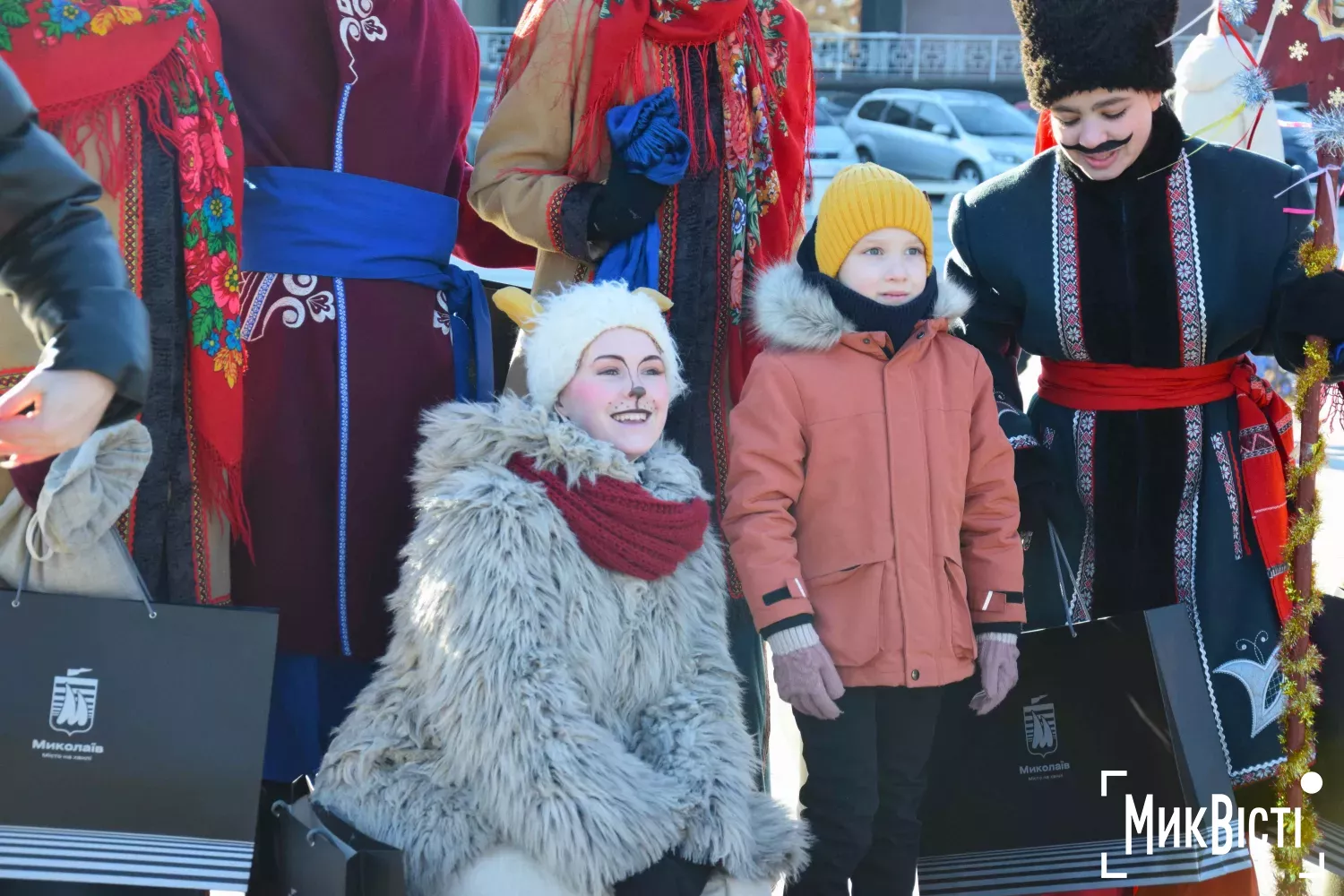 Миколаєвом на Різдво курсував святковий тролейбус із вертепом та колядками. Фото: НикВести